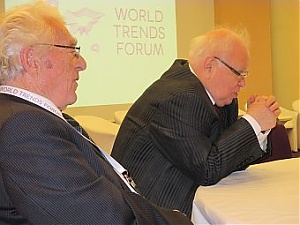 Профессора Олег Проценко (Россия) и Ханон Барабанер (Эстония). World Trends Forum. Рига, 12.04.2014.